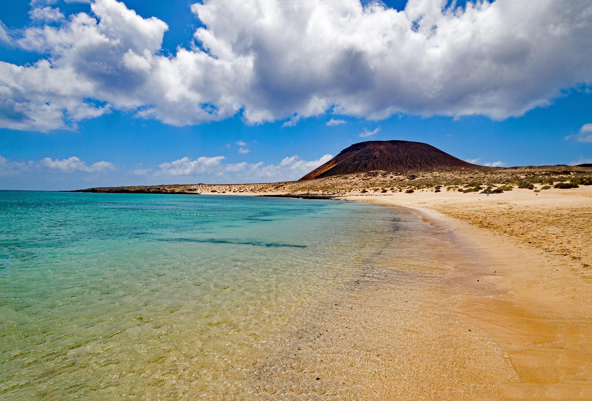 Deserted beach in La Graciosa - Canary Islands